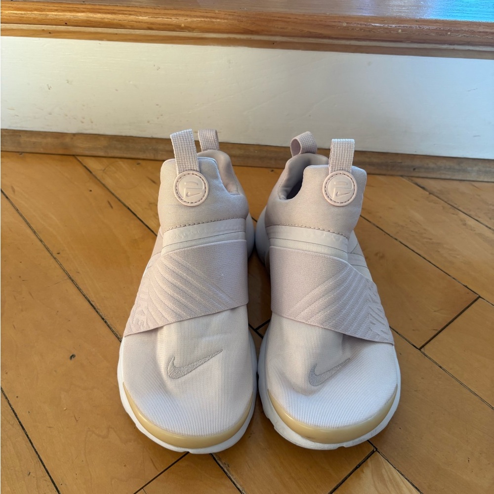 Girl’s Nike Slip-On Athletic Sneakers~Size 3Y